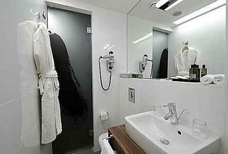 Badkamer in het 4-sterren Hotel Mercure Budapest City Center - hotels in het hart van Boedapest