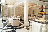 Restaurant Chess en Bar Tiara in het luxe vijfsterren Queen