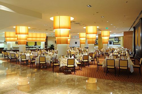 Elegant en ruim restaurant in het superior Hotel Aquaworld in Boedapest - viersterren onderdak in Hongarije