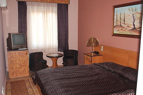 Hotel Kristal in Boeda, vlakbij de Hegyalja weg - romantische rustige hotelkamer in Boedapest, Hongarije