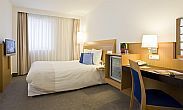 Naar de nieuwste Novotel standaard ingerichte tweepersoonskamer in het 4-sterren Hotel Novotel Boedapest City