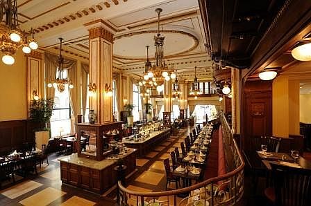 Prachtig en elegant Restaurant Zsolnay in het centrum van Boedapest - viersterren Novotel Boedapest Centrum