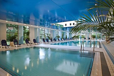 Zwembad in Danubius Health Spa Resort Helia - wellness weekend in Boedapest