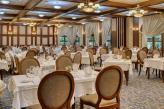 Restaurant Széchenyi met terras en met traditionele en internationale gerechten en dieetkost in het Hotel Margitsziget in het hart van Boedapest, Hongarije